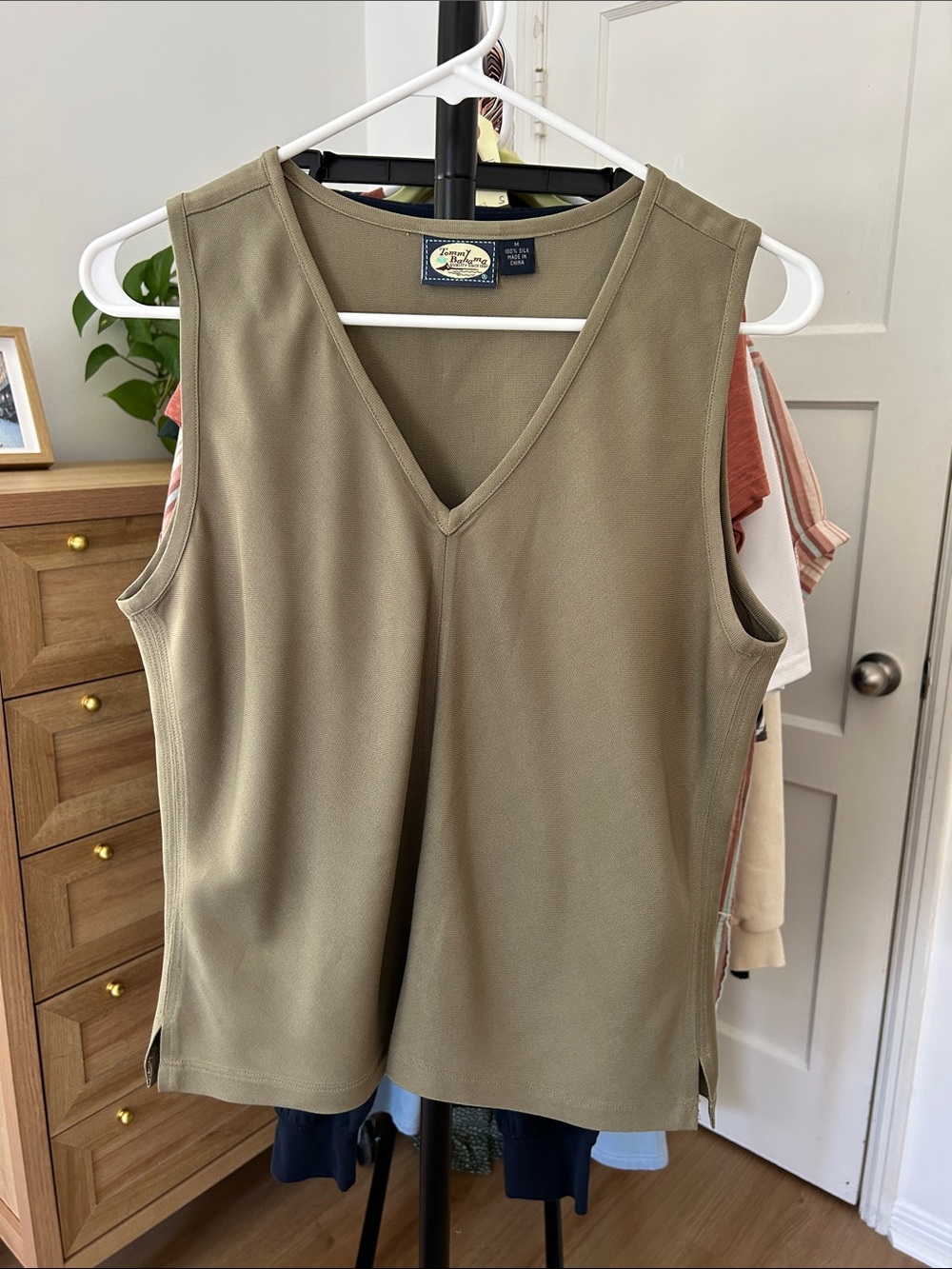Tommy Bahama 100% Silk Tank. Size medium. PTP 19”. Green. Great condition
